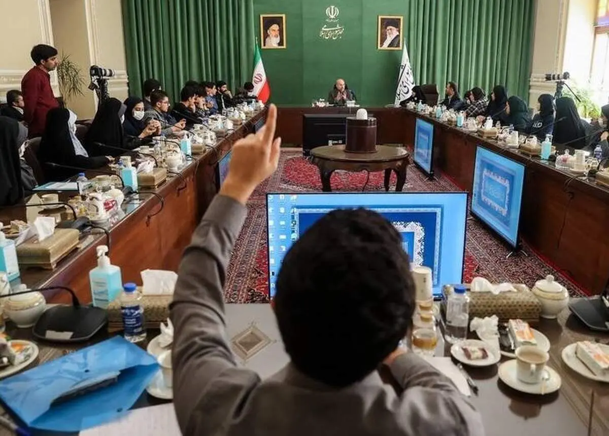 انتقادات بی‌ پروای دهه‌ هشتادی‌ ها در جلسه با قالیباف