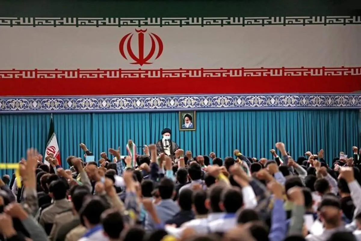 رهبر انقلاب: سیزده آبان تجسم شرارت و مغلوب‌شدن آمریکاست