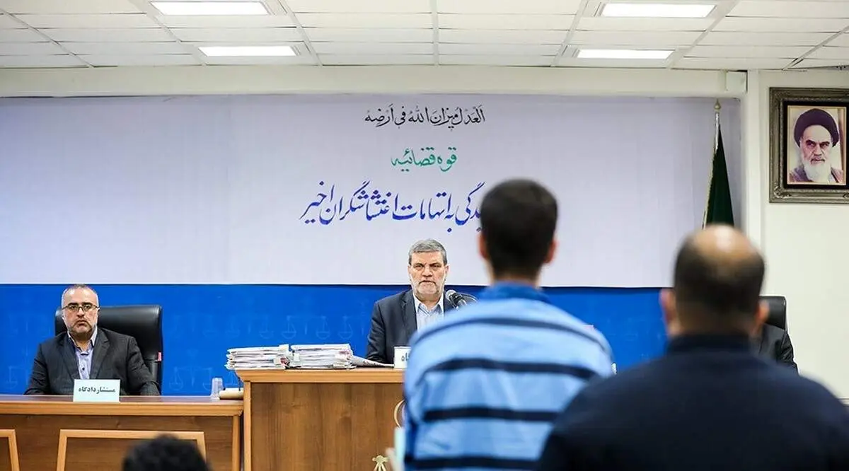 شرح روند رسیدگی به اتهامات محمد قبادلو/ اتهامات این متهم در دو دادگاه جداگانه رسیدگی می شود/ وکلای انتخابی میتوانند در دادگاه کیفری از او دفاع کنند/ حضور ۳ ساعته وکلای انتخابی متهم در آخرین جلسه دفاع در دادسرا