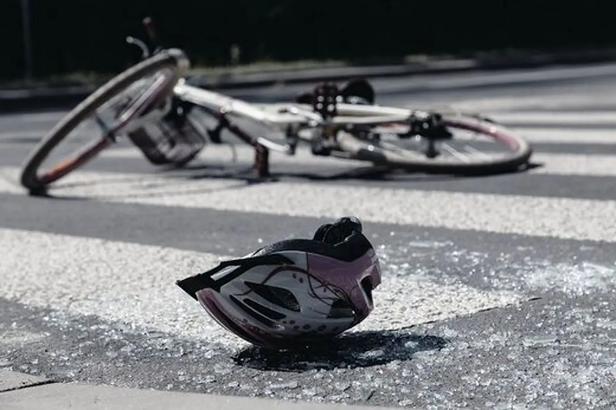 لحظه تصادف دردناک یک راننده سر به هوا با دوچرخه‌ سوار + فیلم