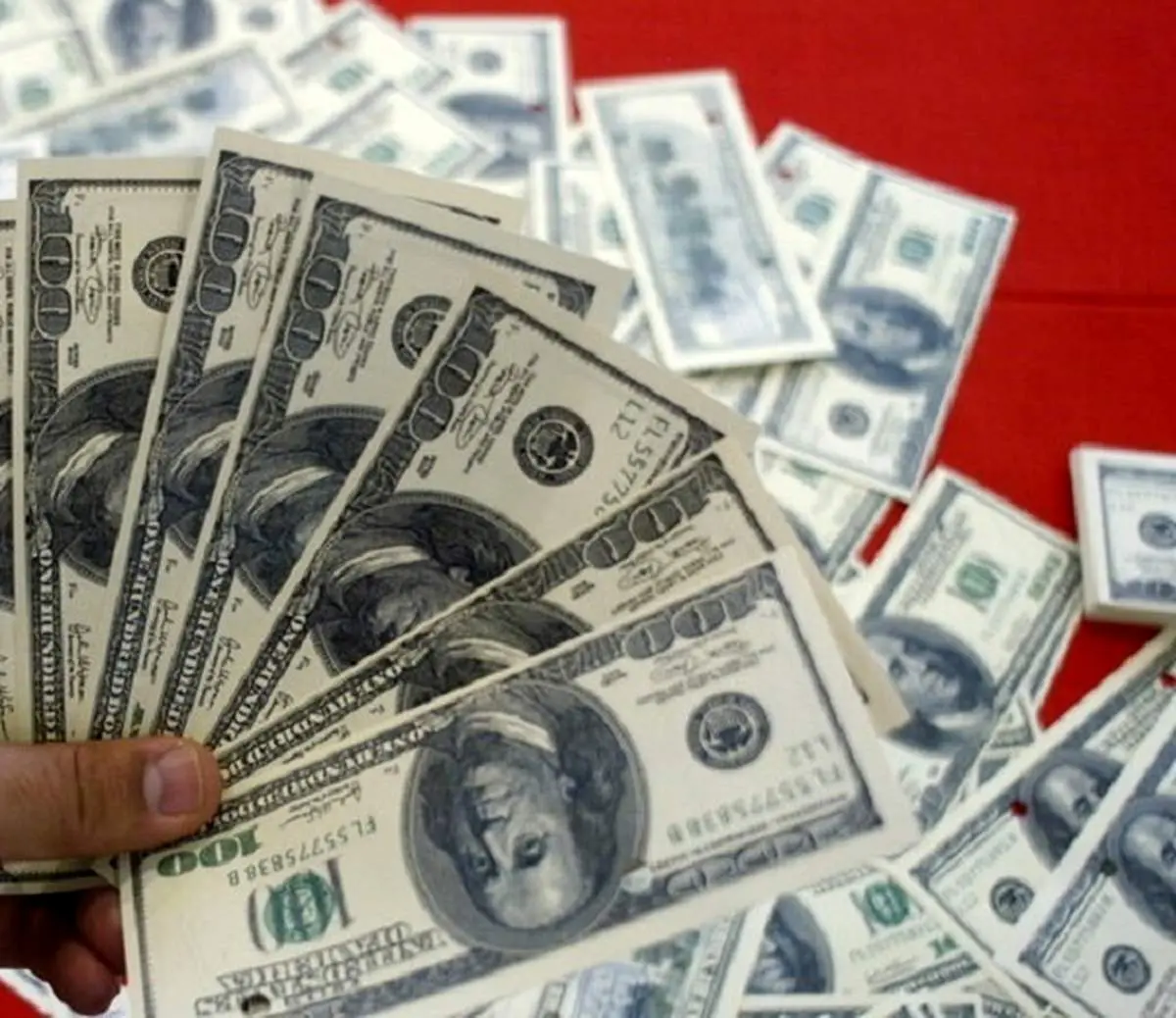 شرایط جدید فروش ارز در ۵ بانک/ چه افرادی می‌توانند ارز بخرند؟