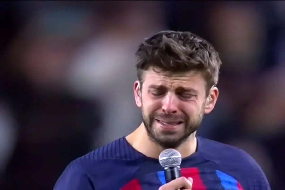 لحظه خداحافظی جرارد پیکه با هواداران بارسلونا + فیلم و تصاویر