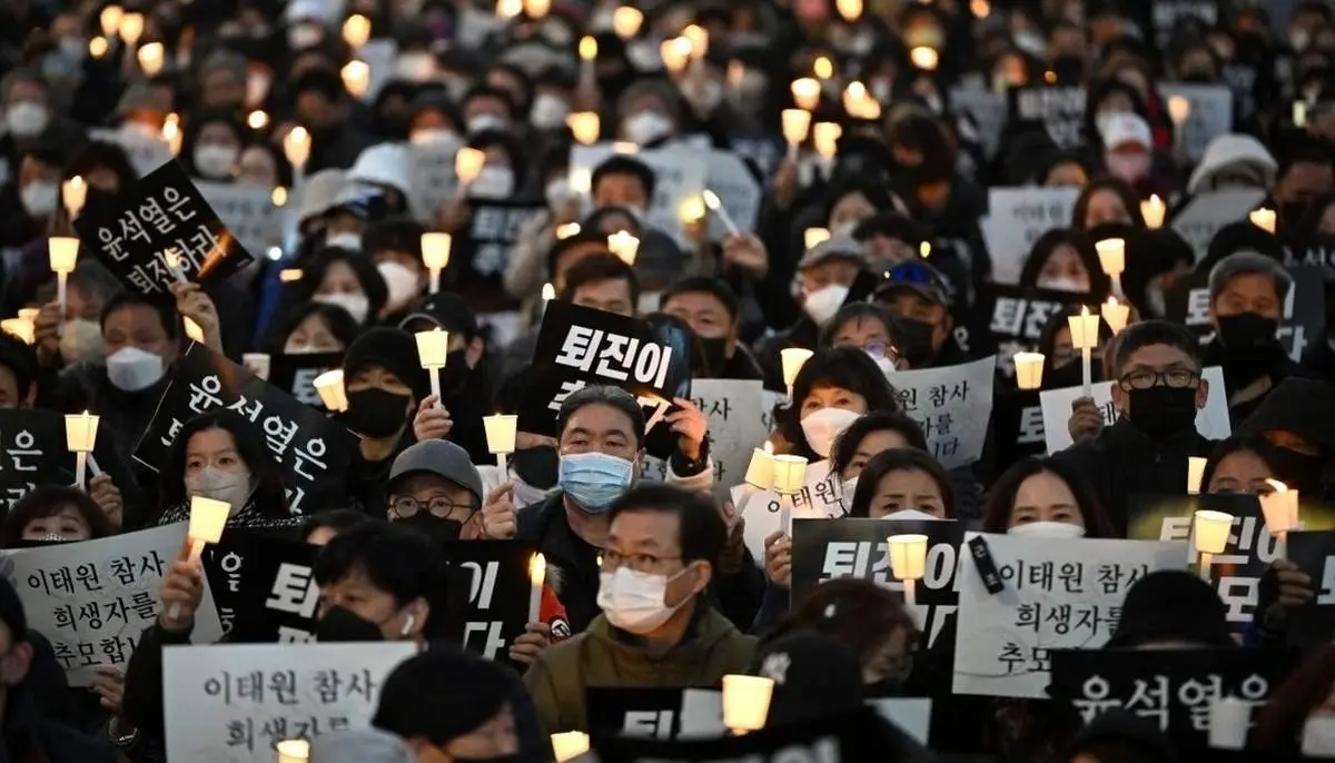 شمع‌ افروزی در سوگ قربانیان فاجعه هالووین در کره جنوبی + فیلم