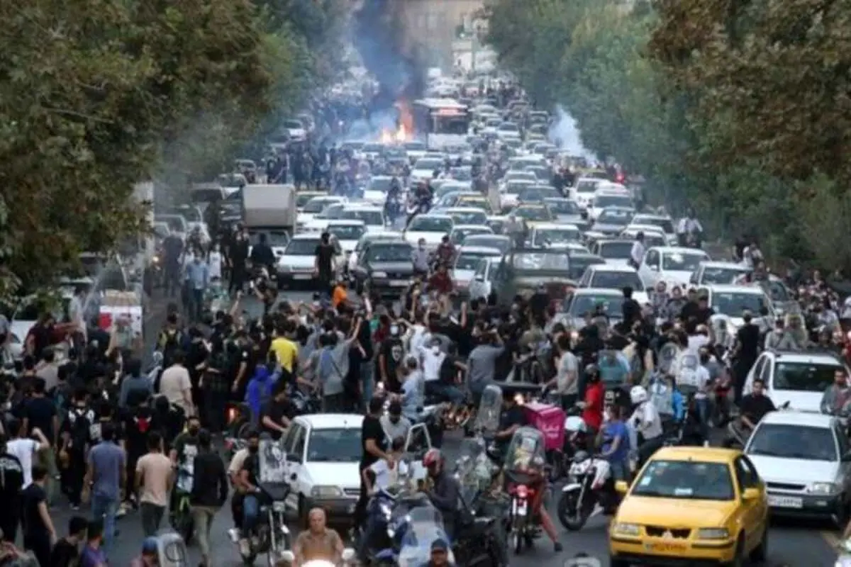 کیهان: بسیجی آتش نمی‌زند و به جنایتش افتخار نمی‌کند
