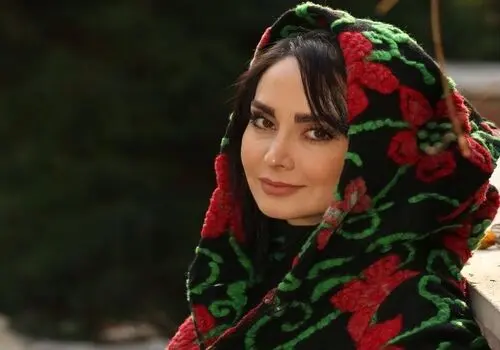 عکس سرخ خانم بازیگر در فضای مجازی پربازدید شد + تصویر