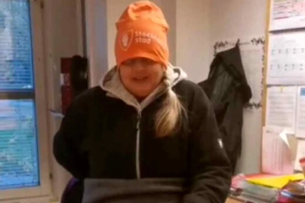 پوشش جالب مدیر امور مالی سوئدی به علت سرما و افزایش بهای انرژی در اروپا + فیلم