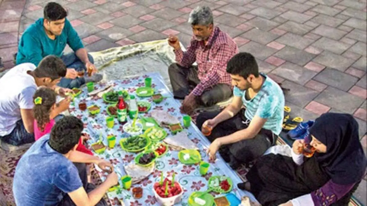 مکروهاتی که هنگام غذا خوردن باید از آنها پرهیز کرد + فیلم