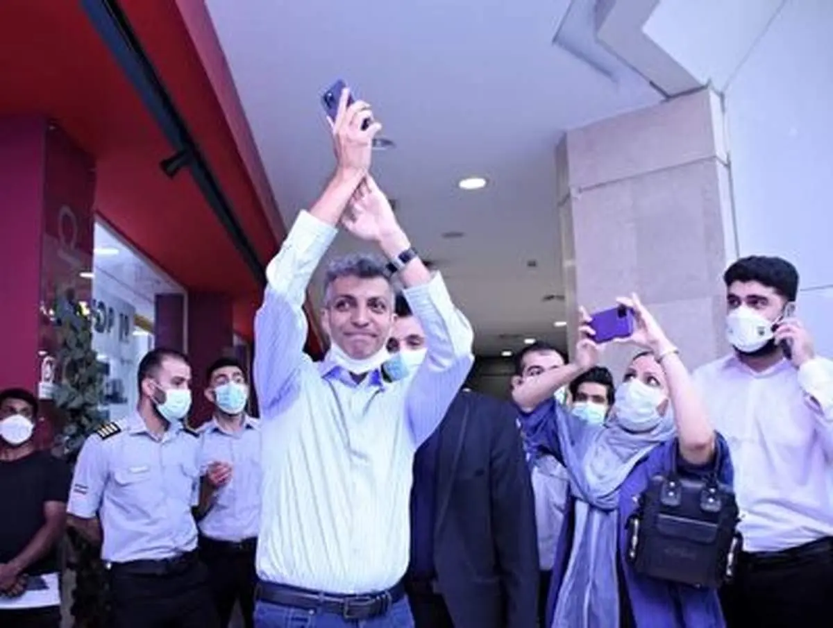 عادل فردوسی پور در دانشگاه شریف: لباس شخصی‌ها خشونت را کنار بگذراند+ فیلم