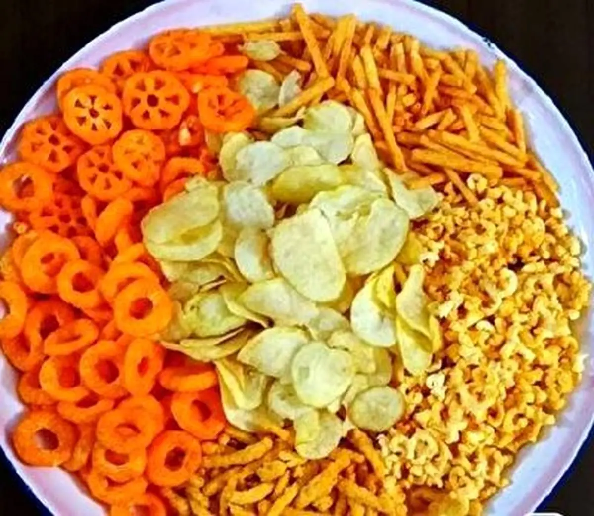 دزدی چیپس‌ و پفک توسط راننده پراید هاچ بک!