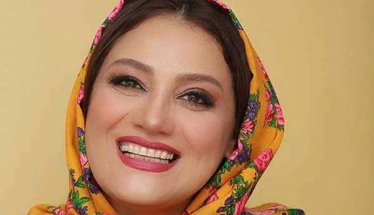 بانوی خوش خنده سینمای ایران با یک روسری گل گلی+ عکس