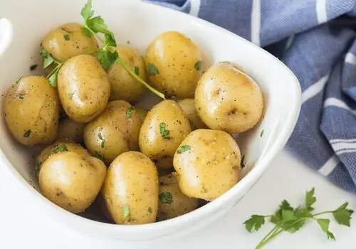 تاثیر خوردن یک سیب پیش از خواب چه فوایدی دارد؟
