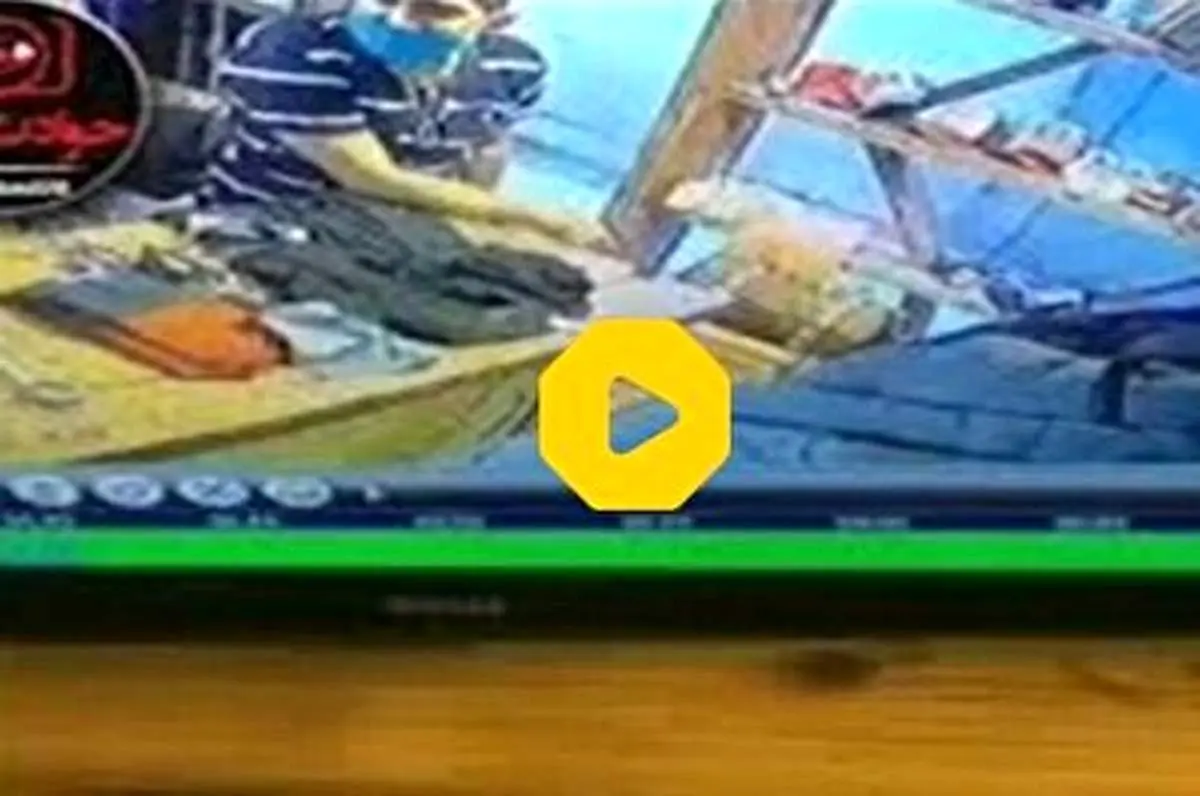 سرقت حرفه‌ای موبایل صاحب مغازه در روز روشن! + فیلم