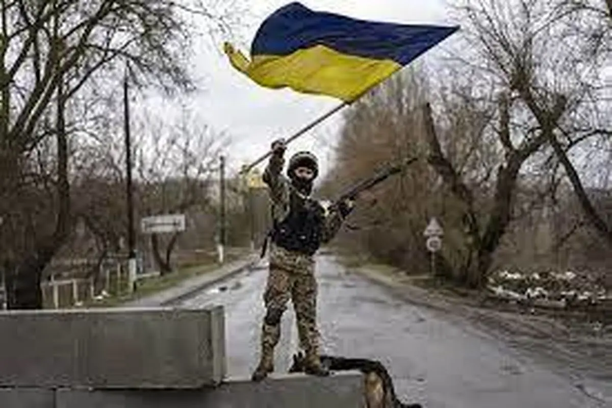 لحظه شلیک موشک اوکراینی از روی دوش یک سرباز!+ فیلم