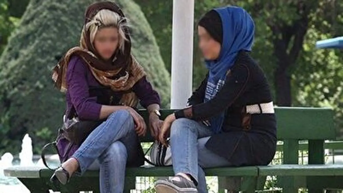 تجمع گروهی از زنان برای بهبود وضع حجاب در کشور+ فیلم
