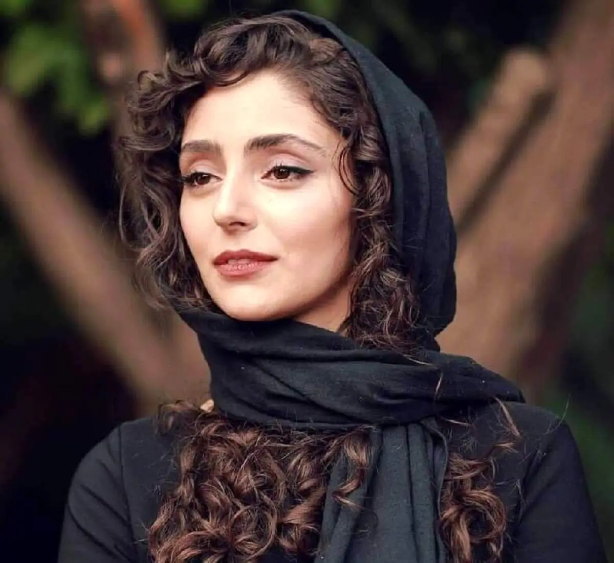 استایل فوق لاکچری هستی مهدوی فر با کیف و بوت چرم+ عکس