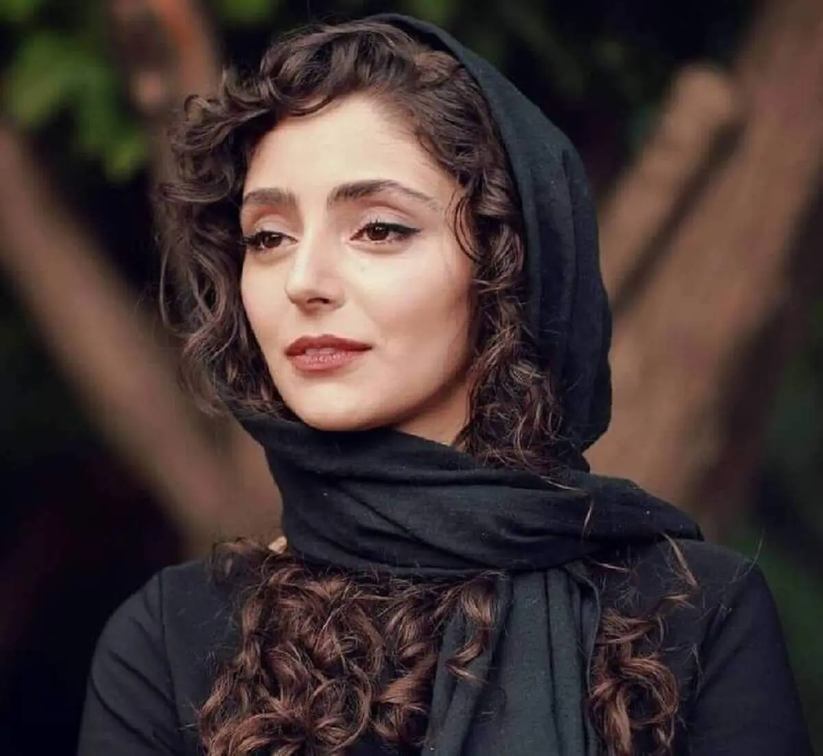 استایل فوق لاکچری هستی مهدوی فر با کیف و بوت چرم+ عکس