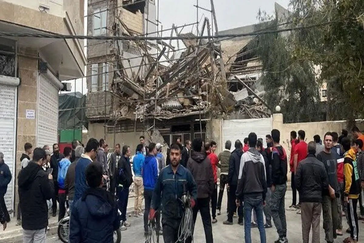 ریزش ساختمان سه طبقه در حاشیه تهران + تصاویر
