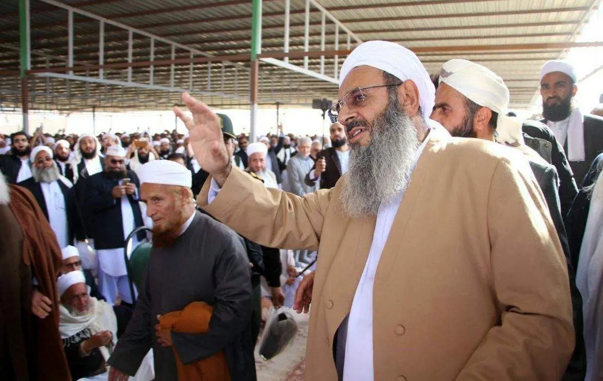 اسکورت مولوی عبدالحمید برای ورود به مسجد مکی + فیلم