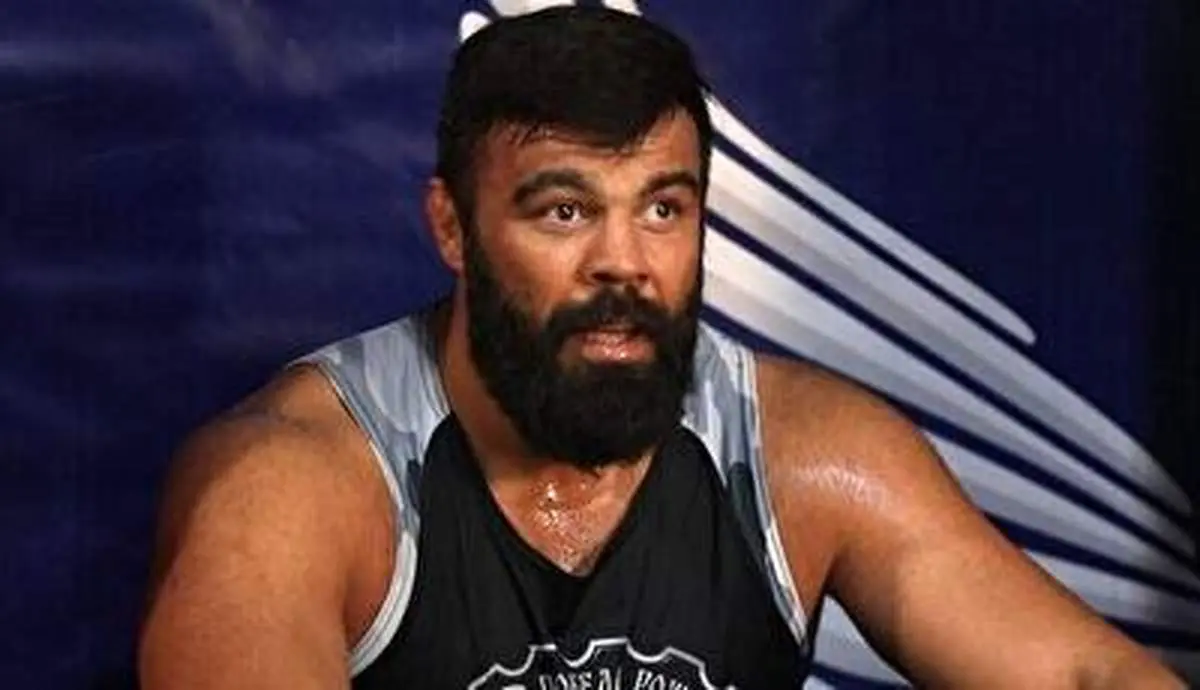 لحظه تماشایی ناک‌اوت شدن فایتر آمریکایی مقابل علی‌اکبری+ فیلم