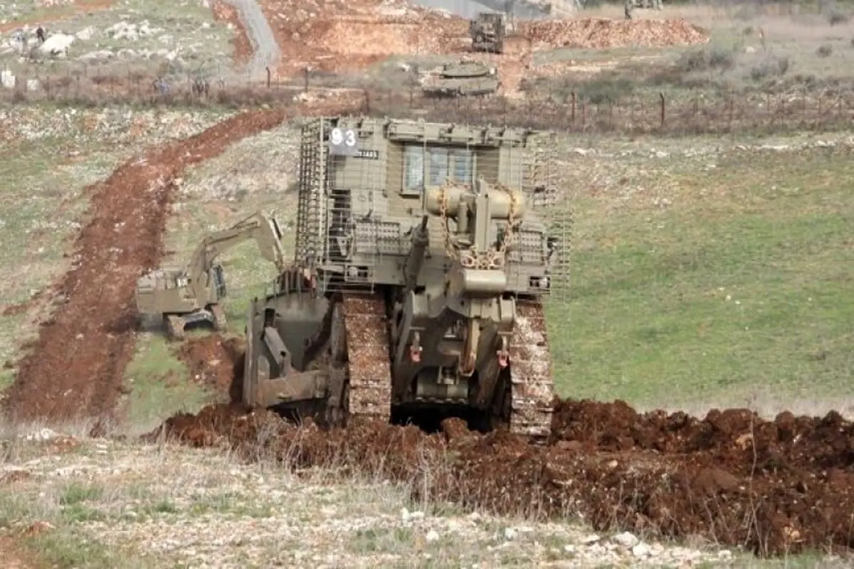 انفجار مین زیر بولدوزر ارتش رژیم صهیونیستی در جنوب لبنان + فیلم