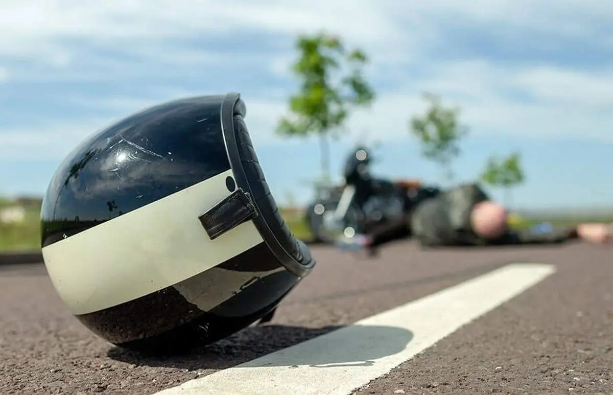 تصادف هولناک موتورسوار با لیفتراک + فیلم