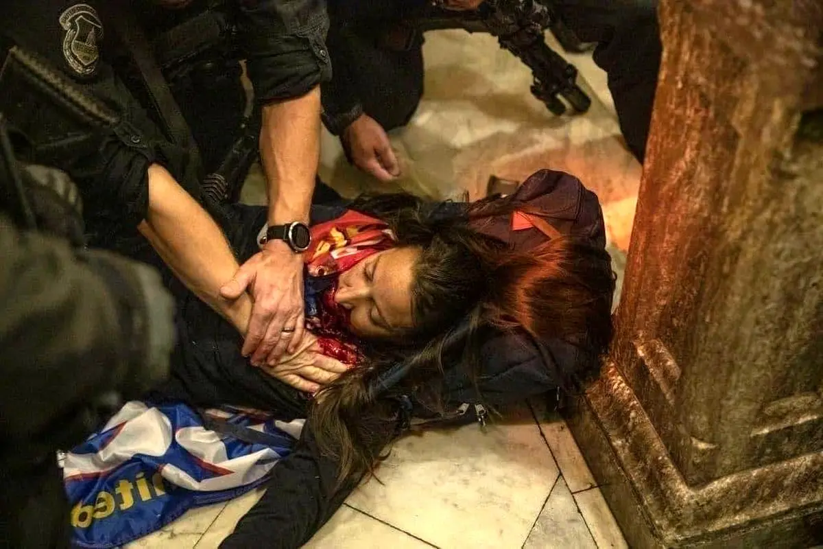 ثبت لحظه تیراندازی به اشلی بابیت در حمله به کنگره آمریکا + فیلم