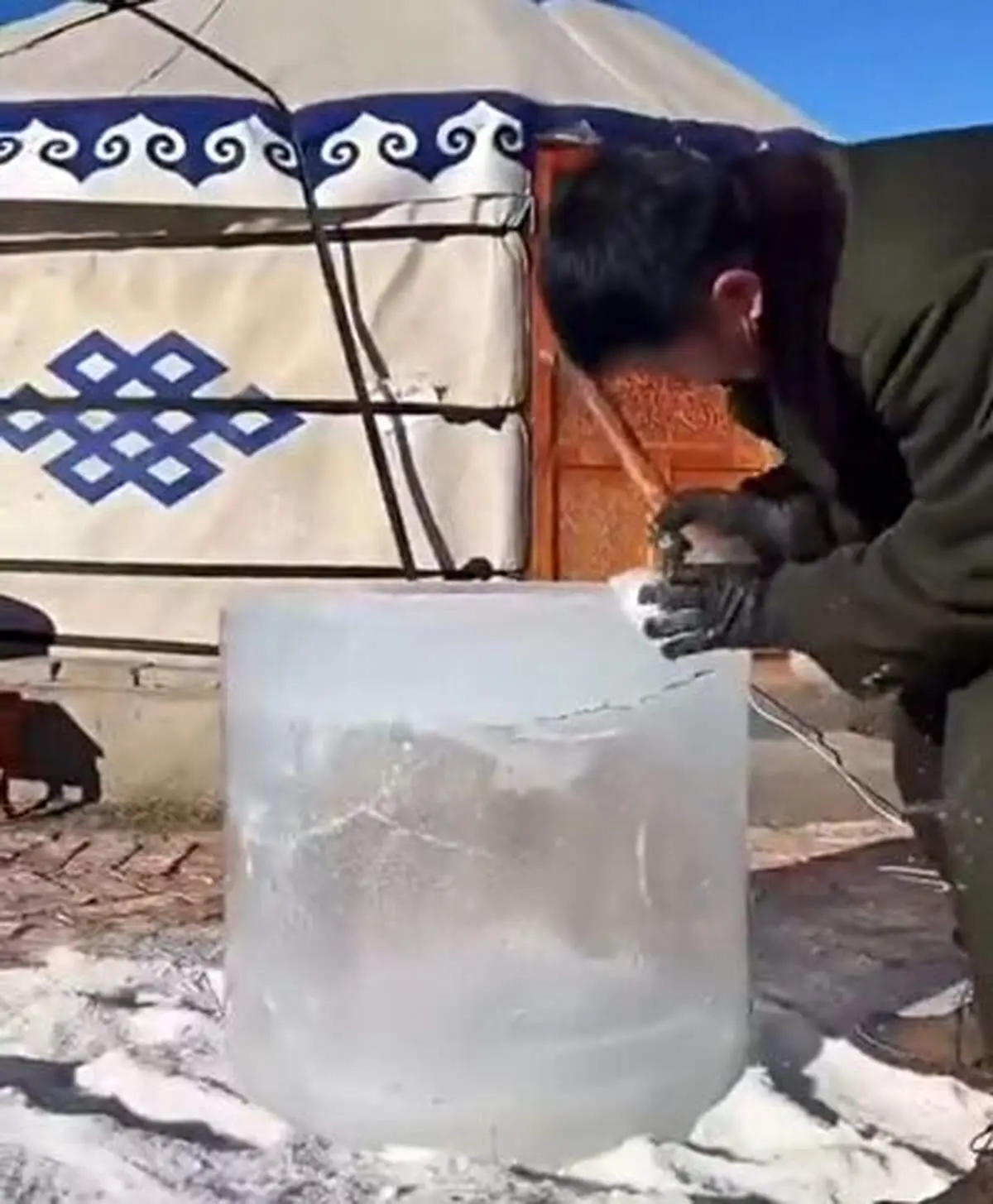 لحظه به لحظه ساخت جالب یک یخچال طبیعی + فیلم