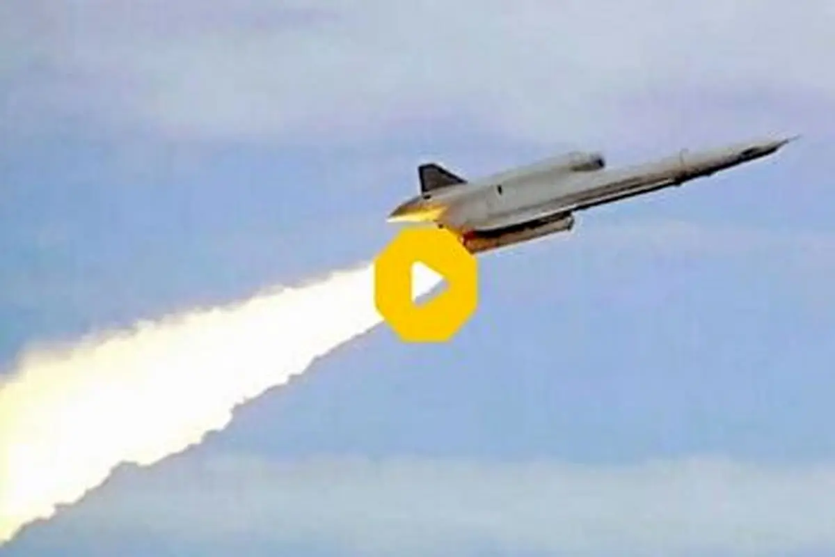 لحظه حملات موشکی روسیه به اوکراین از زاویه پنجره هواپیما+ فیلم
