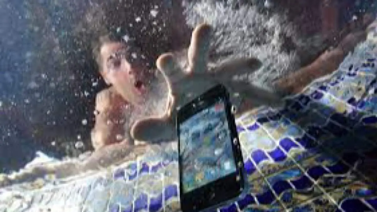 گوشی آب خورده را چه کنم؟