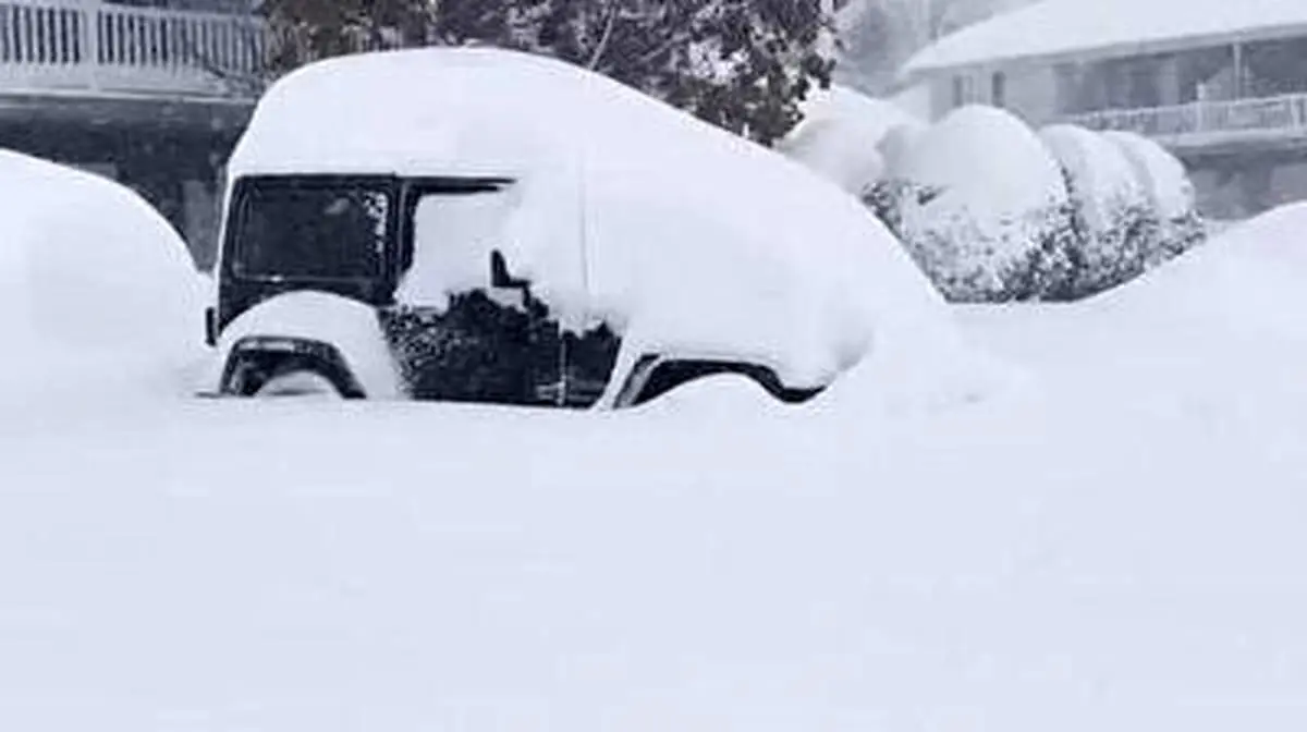 پدیده عجیب و در عین حال دیدنی برف دریاچه‌ای در نیویورک!+ فیلم