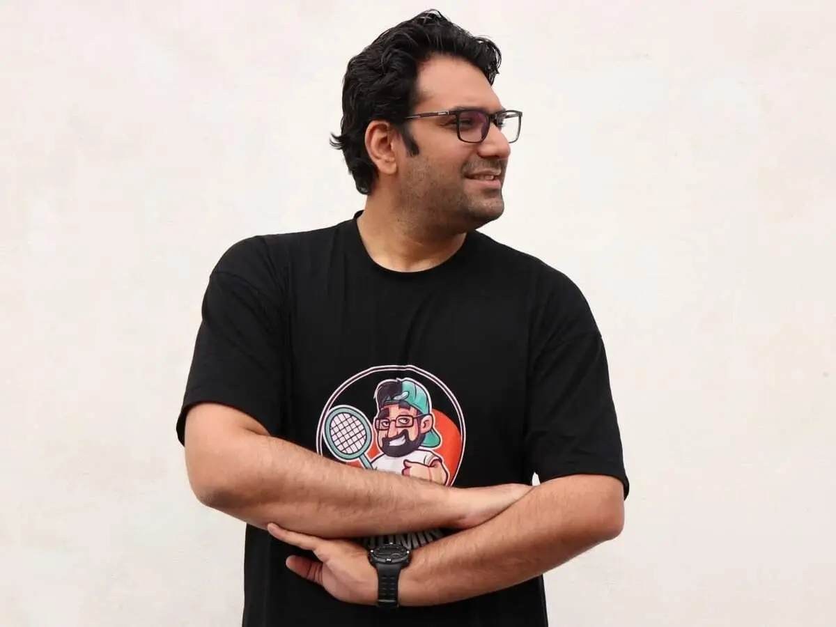 چرا کسی به شوخی تاج نخندید