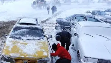 گرفتار شدن وحشتناک ۱۰۰۰ خودرو به دلیل کولاک شدید!