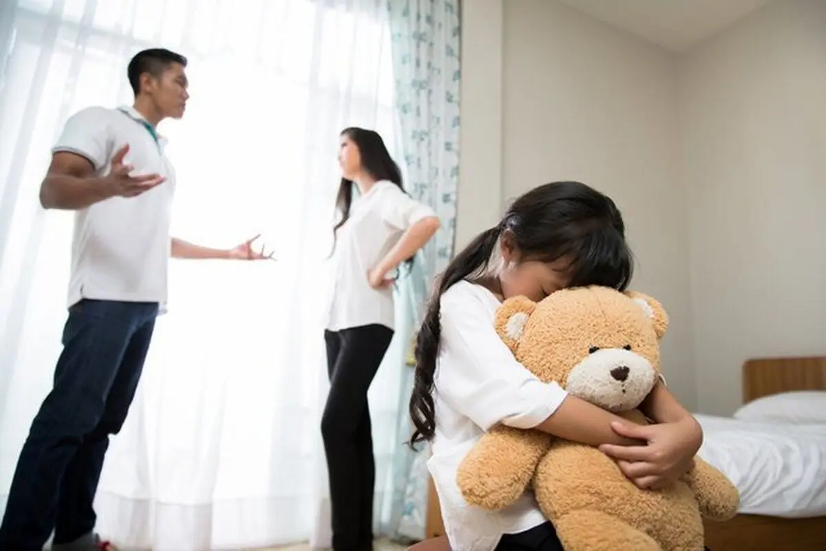 هنگام دعوا و مشاجره بین زن و شوهر، بچه ها را چه کنیم؟