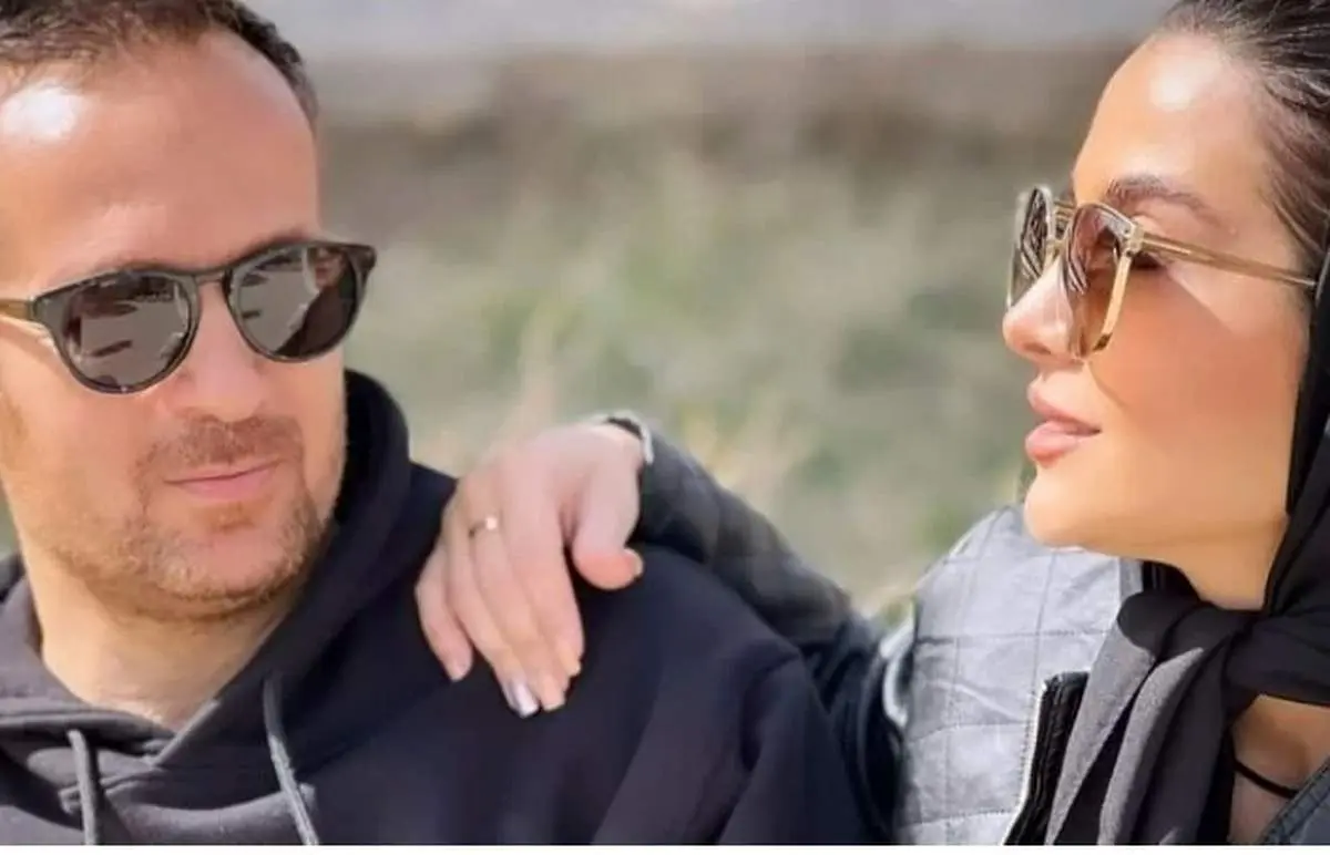 عکس یادگاری احمد مهران فر در کنار همسرش با زیرپیرهنی!