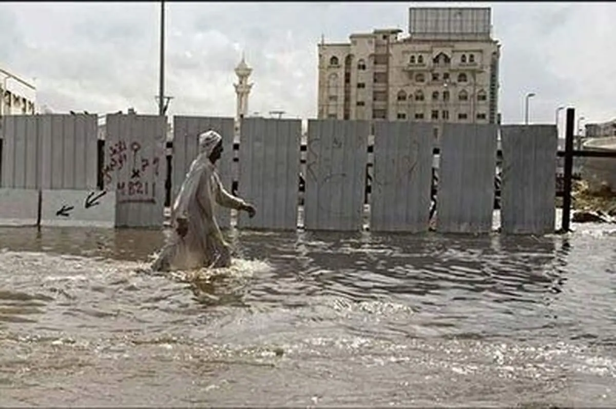 وضعیت فوق العاده در پی باران سیل آسا در مکه مکرمه + فیلم