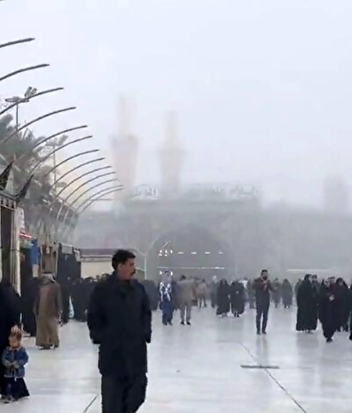 کلیپی زیبا از حال و هوای مه‌آلود بین‌الحرمین+ فیلم