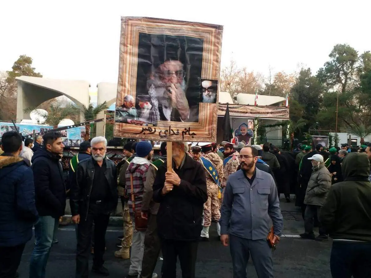 آغاز تشییع پیکرهای پاک ۲۰۰ شهید گمنام دفاع مقدس در تهران