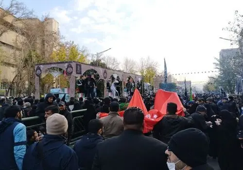 آغاز تشییع پیکرهای پاک ۱۰۰ شهید گمنام در تهران