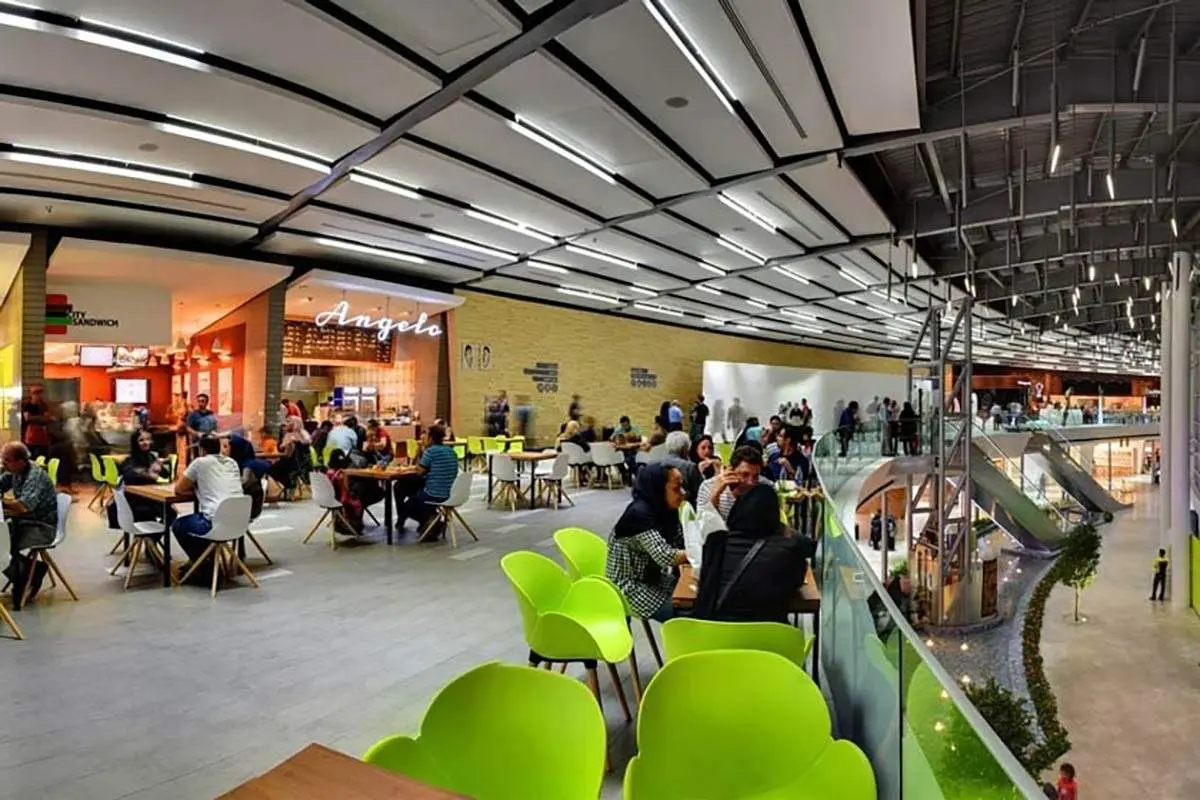 بنر‌های نصب شده در مجتمع مهر و ماه پس از رفع پلمپ + عکس