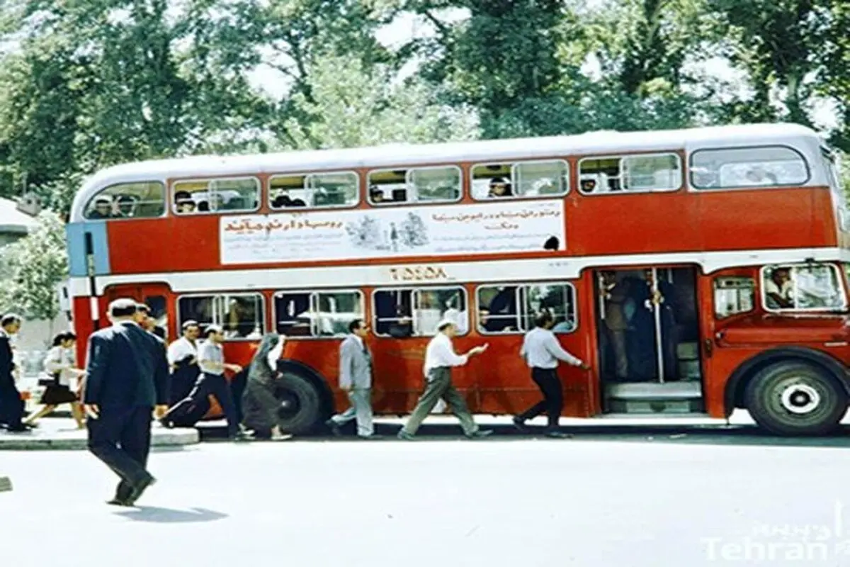 تصاویری خاطره انگیز از اتوبوس‌های دو طبقه در تهران قدیم