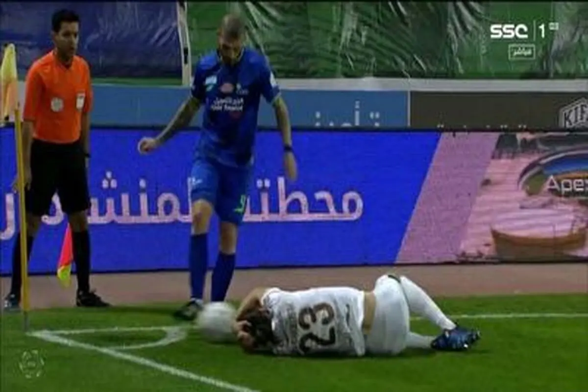 حرکت زشت و غیرورزشی یک بازیکن در لیگ عربستان!+ فیلم