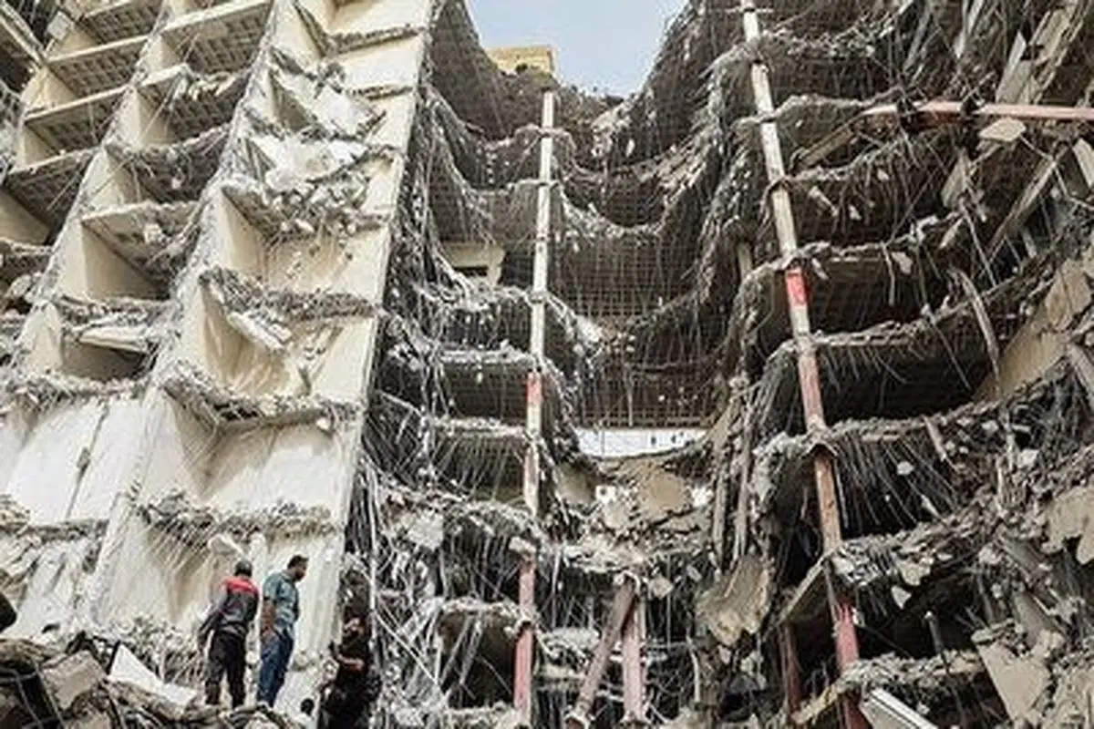 لحظه تخریب نهایی ساختمان متروپل آبادان+ فیلم