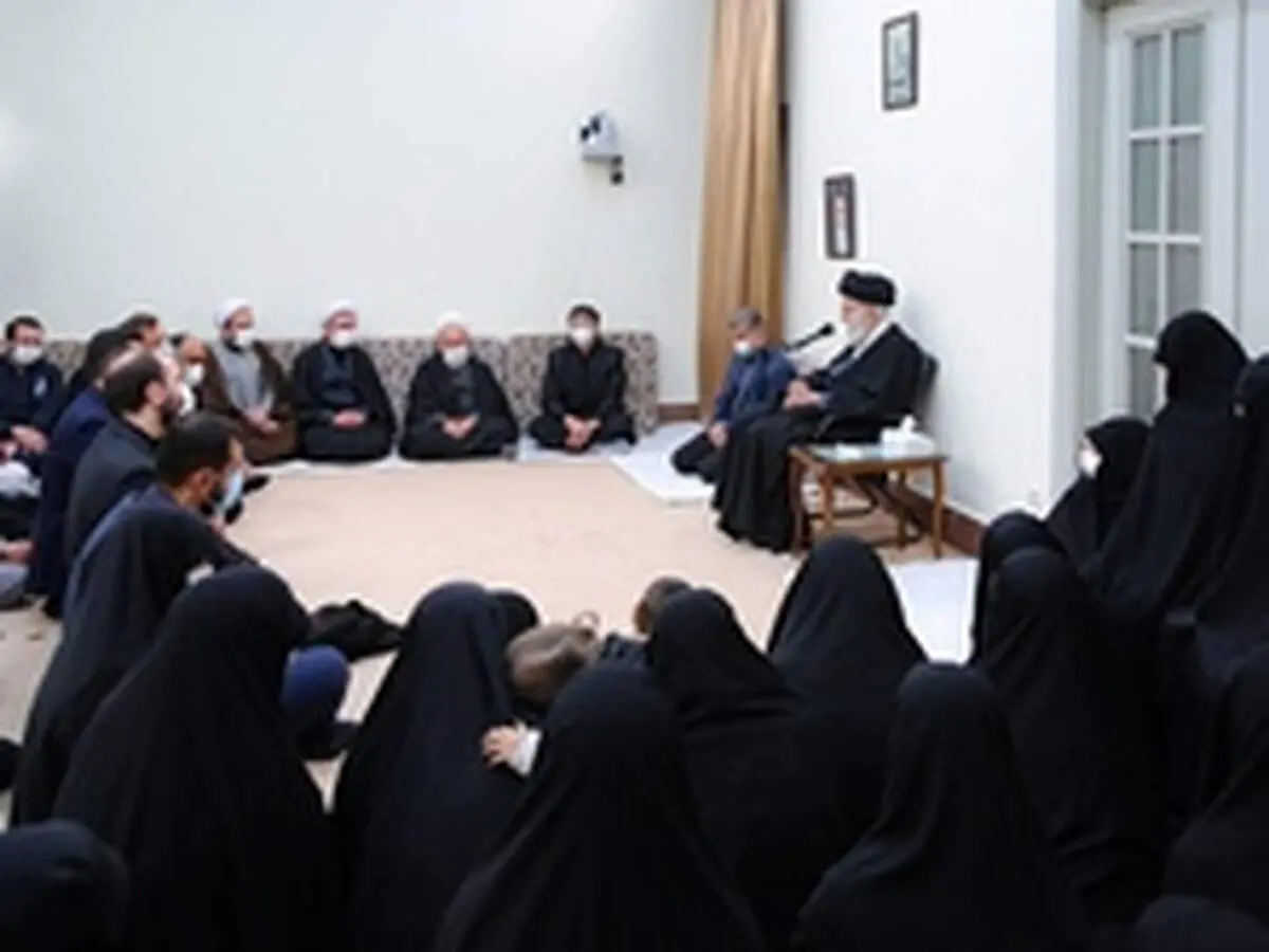 دیدار خانواده آیت‌الله مصباح یزدی با رهبر انقلاب+ فیلم