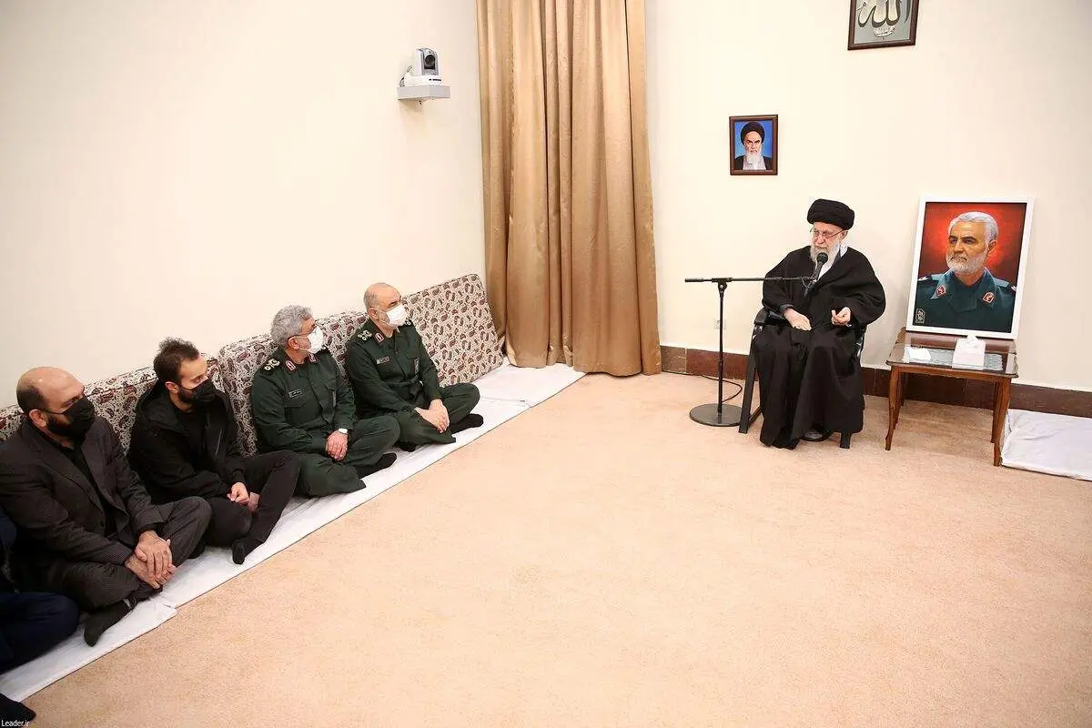 رهبر انقلاب: نباید بگونهای سخن گفت که خصوصیات سردار سلیمانی ماورایی و دست نیافتنی تصور شود
