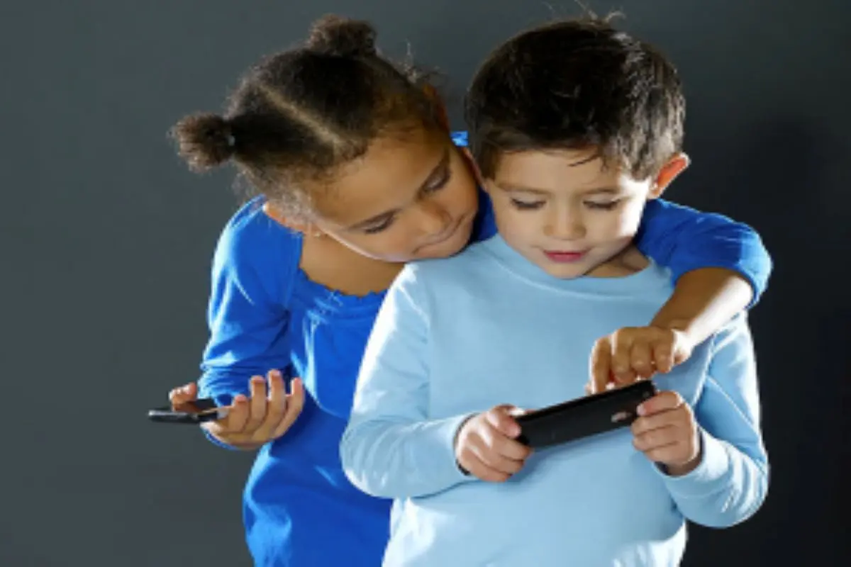 اثرات مخرب تلفن همراه بر رفتار کودکان