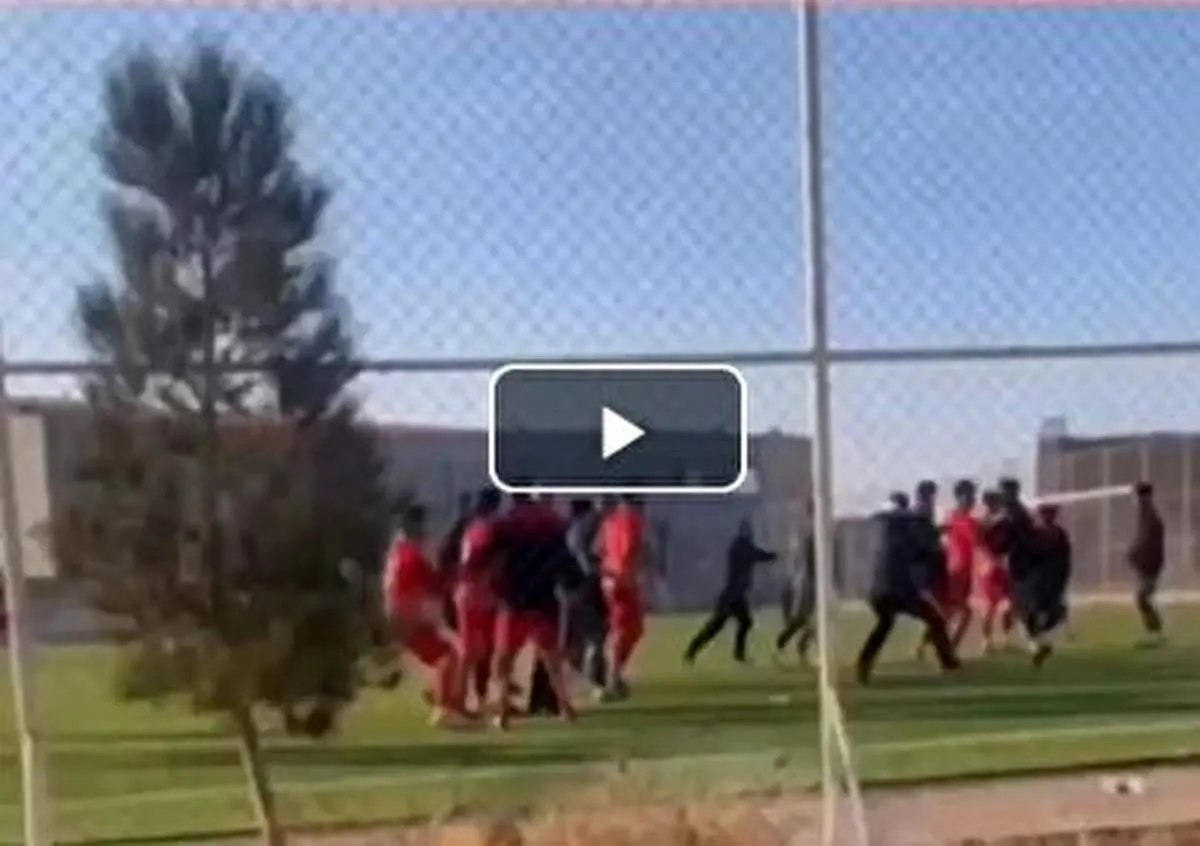 ویدئوی جنجالی از درگیری بازیکنان پس از دیدار تراکتور و ذوب آهن!