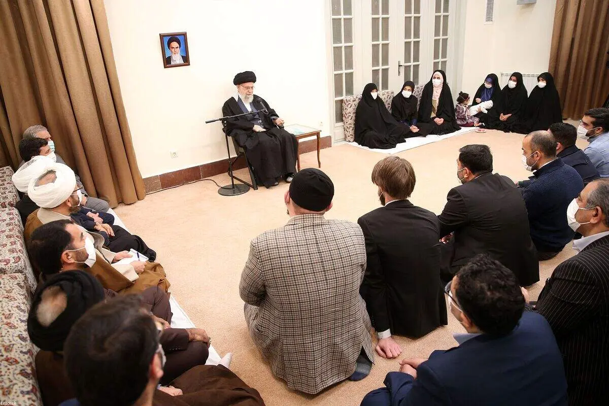 دیدار رهبر انقلاب با اعضای شورای مرکزی اتحادیه انجمن‌های اسلامی دانشجویان در اروپا