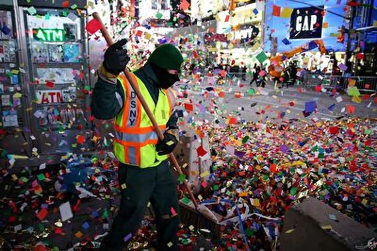 میدان تایمز نیویورک بعد از پایان مراسم سال نو میلادی نابود شد!+ فیلم