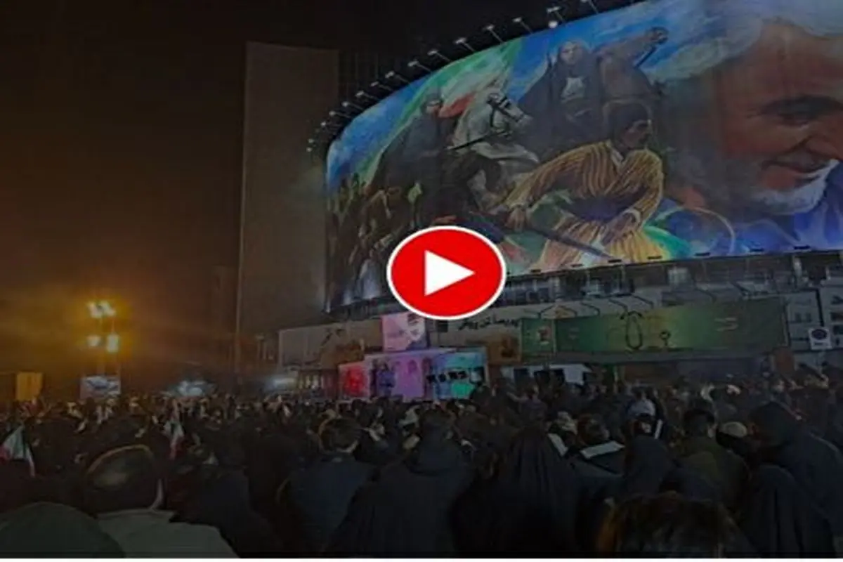 حضور سرشار از عشق مردم به سردار سلیمانی در ساعت شهادت در میدان ولیعصر تهران+ فیلم