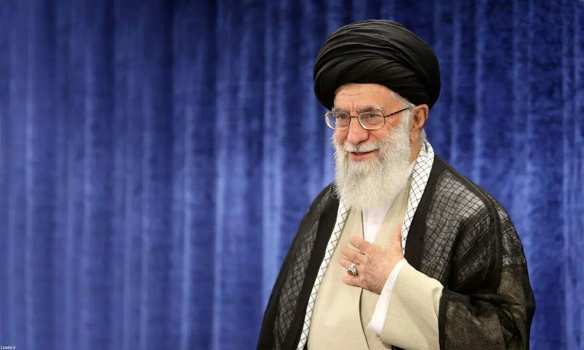 نصب حدیث معنادار در محل سخنرانی رهبری+عکس
